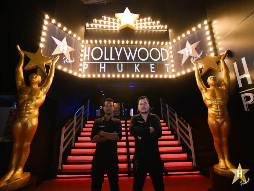 клуб Hollywood hollywood-phuket-entrance.jpg