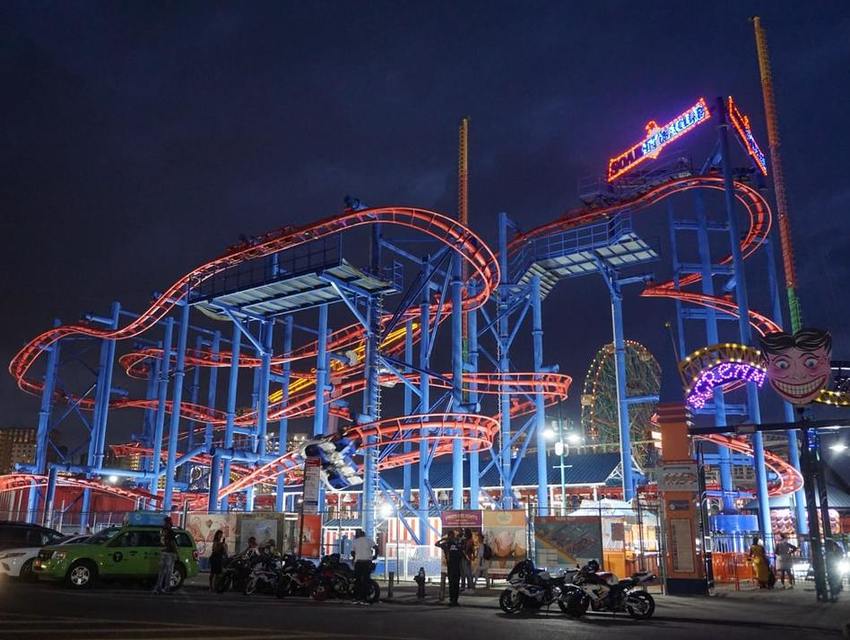 Кони-Айленд photo-1568662116724-49ef62dc26d2-2.jpg