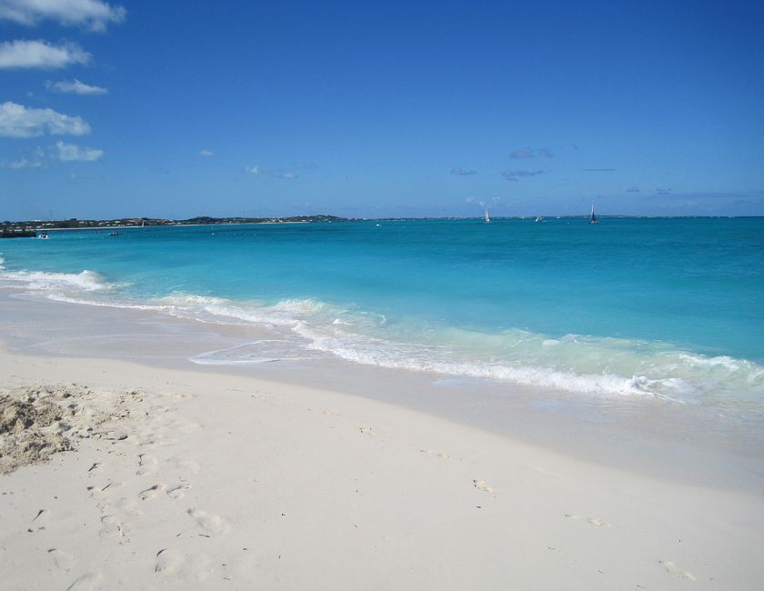 Пляж Грейс Бей plyazh-grejs-bej-na-karibskix-ostrovax-03.jpg