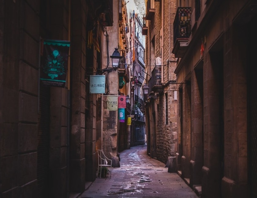 Улочки Барселоны street-5290589_960_720-2-min.jpg