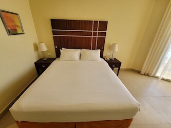 Family Room Pool / Sea View