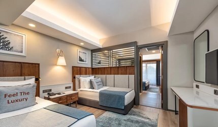 Family Room Sea Side View with 2 Bathrooms