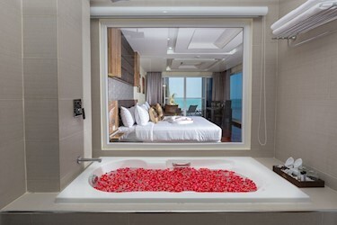 Jacuzzi Suite
