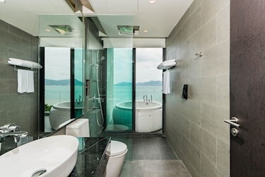 Premier Seaview Studio