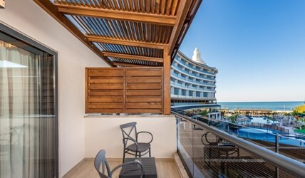 Family Room Sea Side View with 1 Bathroom