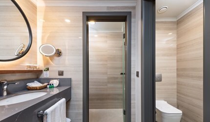 Family Room Sea Side View with 1 Bathroom