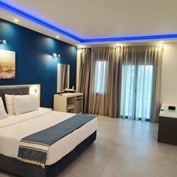 Deluxe Suite with Jacuzzi