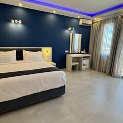 Deluxe Suite with Jacuzzi