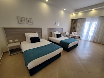 Deluxe Pool &amp; Sea View