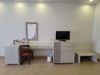 Deluxe Pool &amp; Sea View