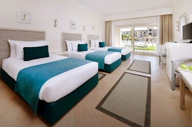 Superior Family Pool View