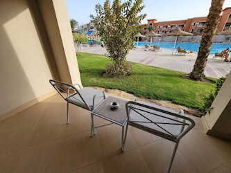 Superior Family Pool View