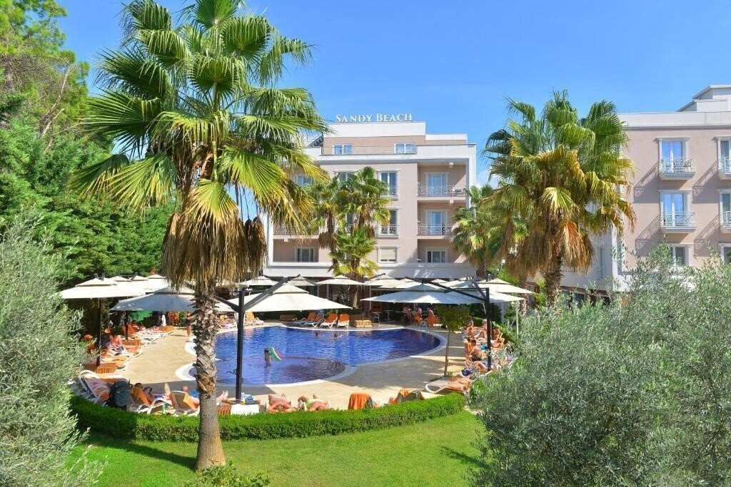 Отель Sandy Beach Resort 4*