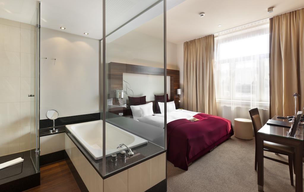 Фотографія Fleming's Deluxe Hotel 4*