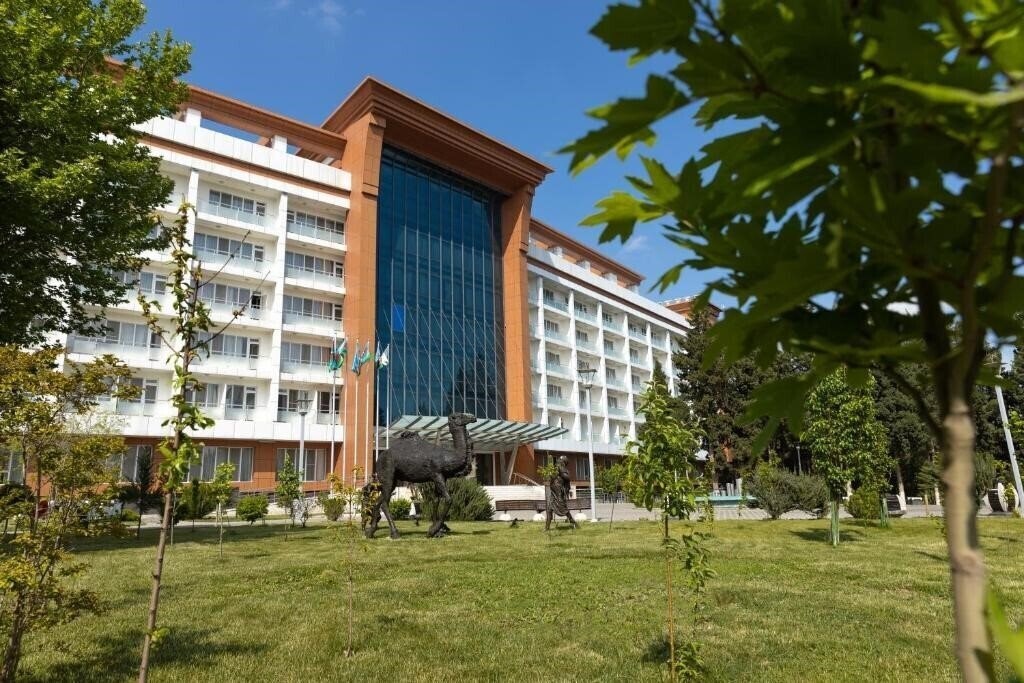 Готель Chinar Hotel & Spa Naftalan 5*