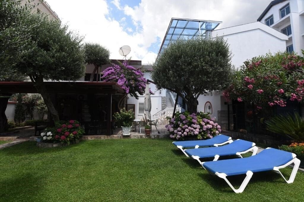 Готель Villa Nicolas-Elena вилла