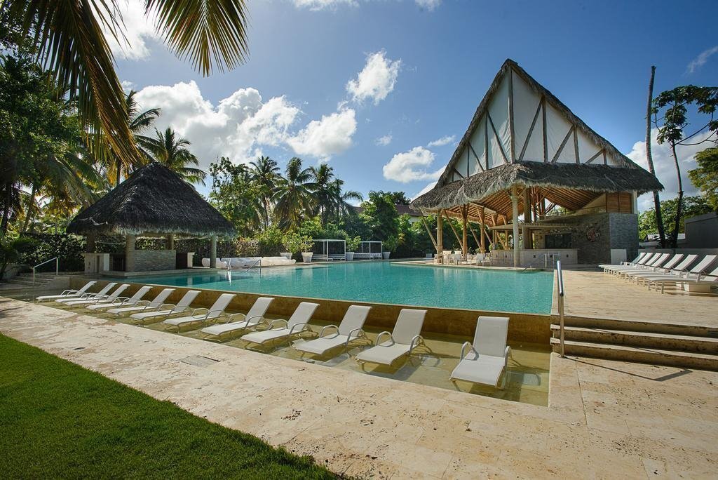 Готель El Portillo Residence 4*