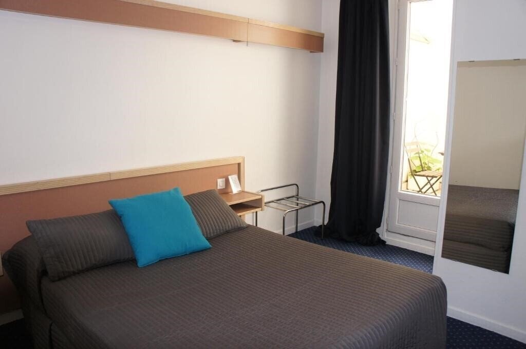 Готель Hotel Edgar Quinet 2*