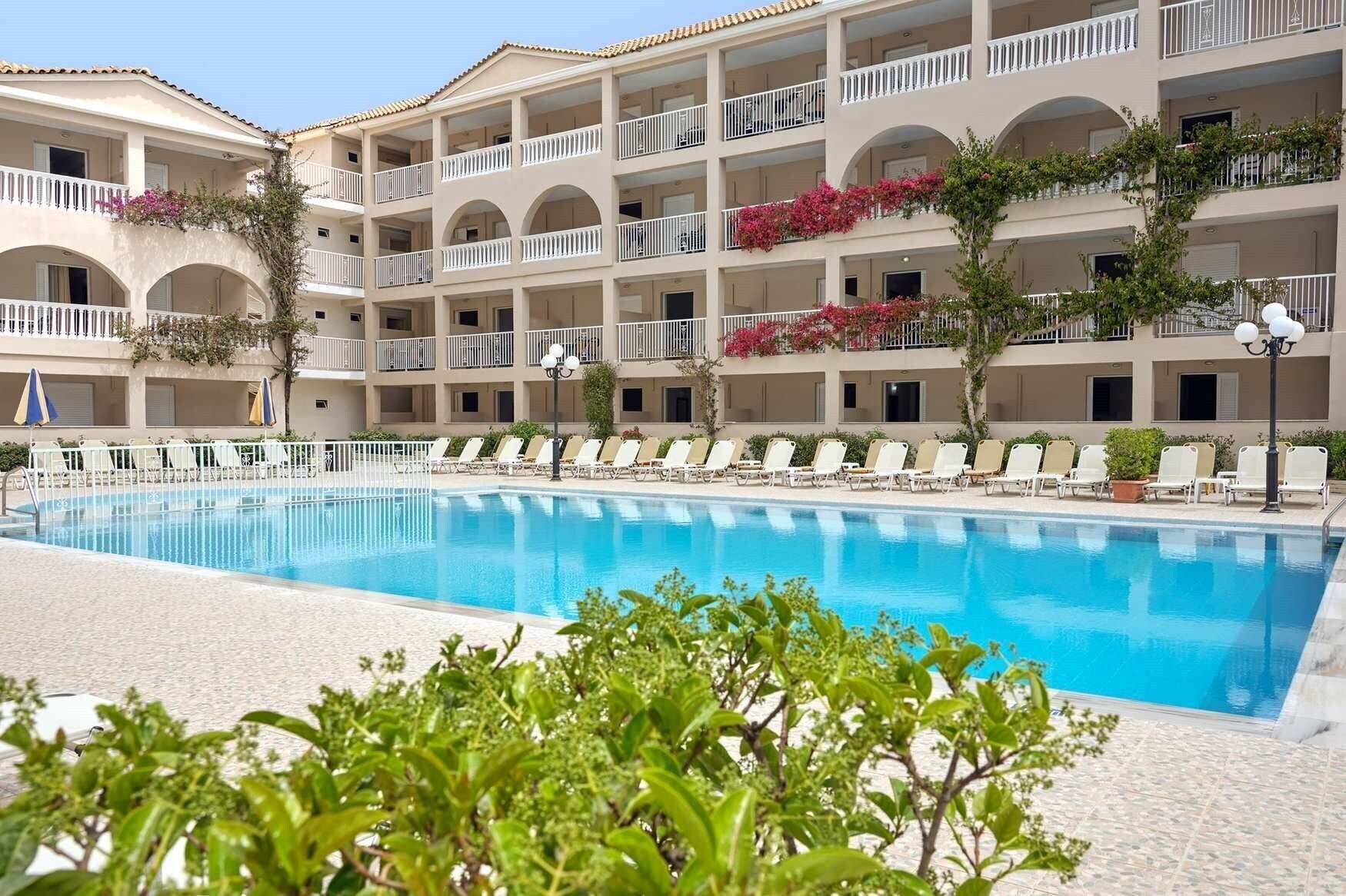 Отель Planos Apart Hotel 3*