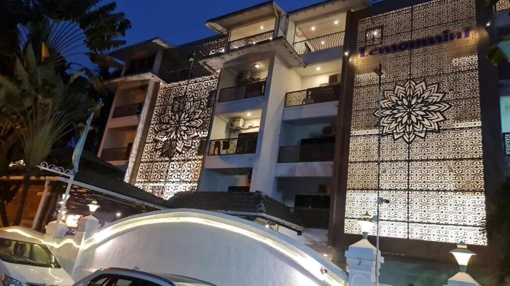 Отель Lemonmint Svelton Manor 3*