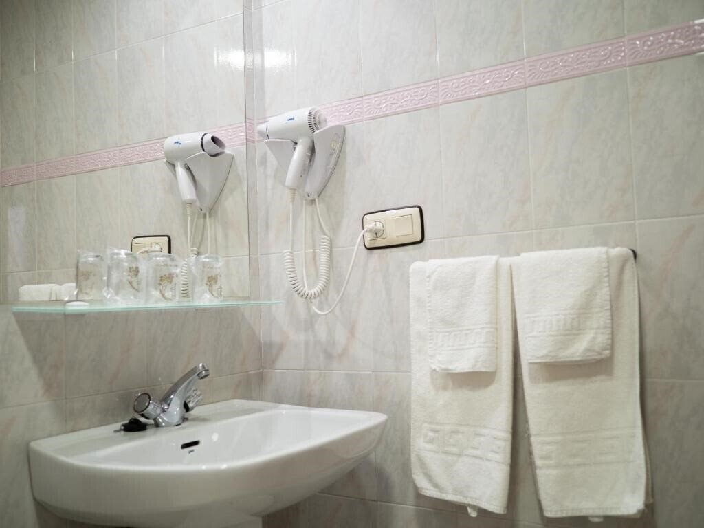 Фотографія Quino 2*