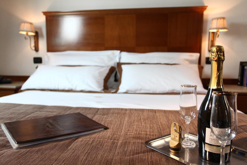 Фотографія Mercure Napoli Garibaldi 3*