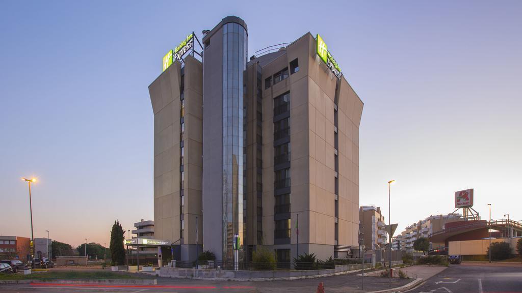 Отель Holiday Inn Express Rome East 4*