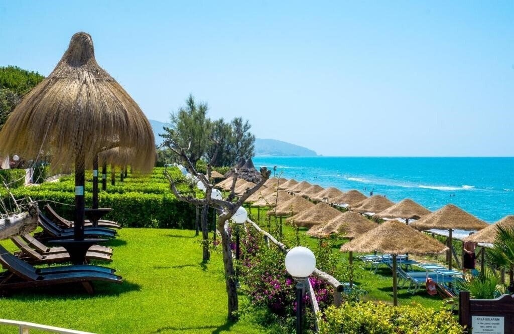 Отель Holiday Village Lido Di Fondi 4*