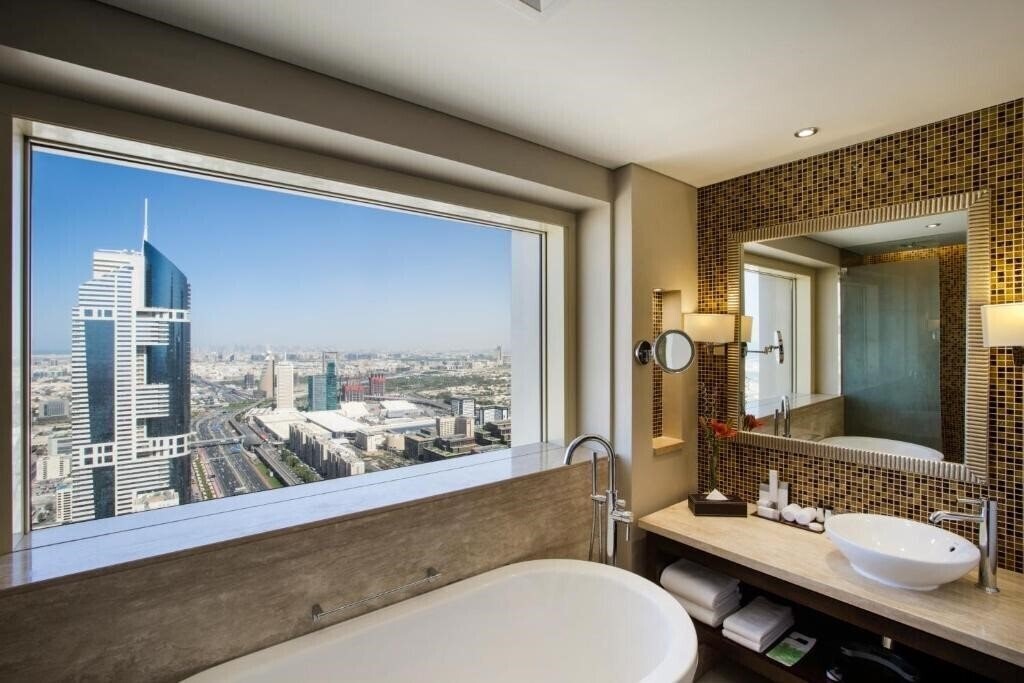 Картинка Millennium Plaza Downtown Dubai (ex. Crowne Plaza Dubai Sheikh Zayed) 5*