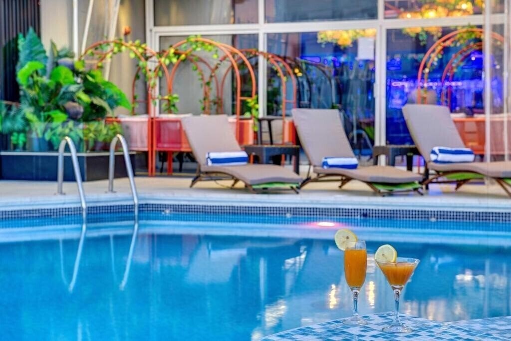 Готель Howard Johnson Plaza by Wyndham Dubai Deira (ex. Lotus Retreat Hotel, Howard Johnson Plaza by Wyndham) 4*