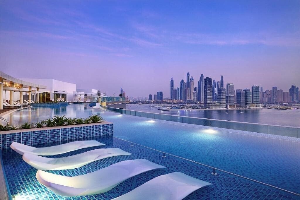 Готель NH Collection Dubai The Palm 5*