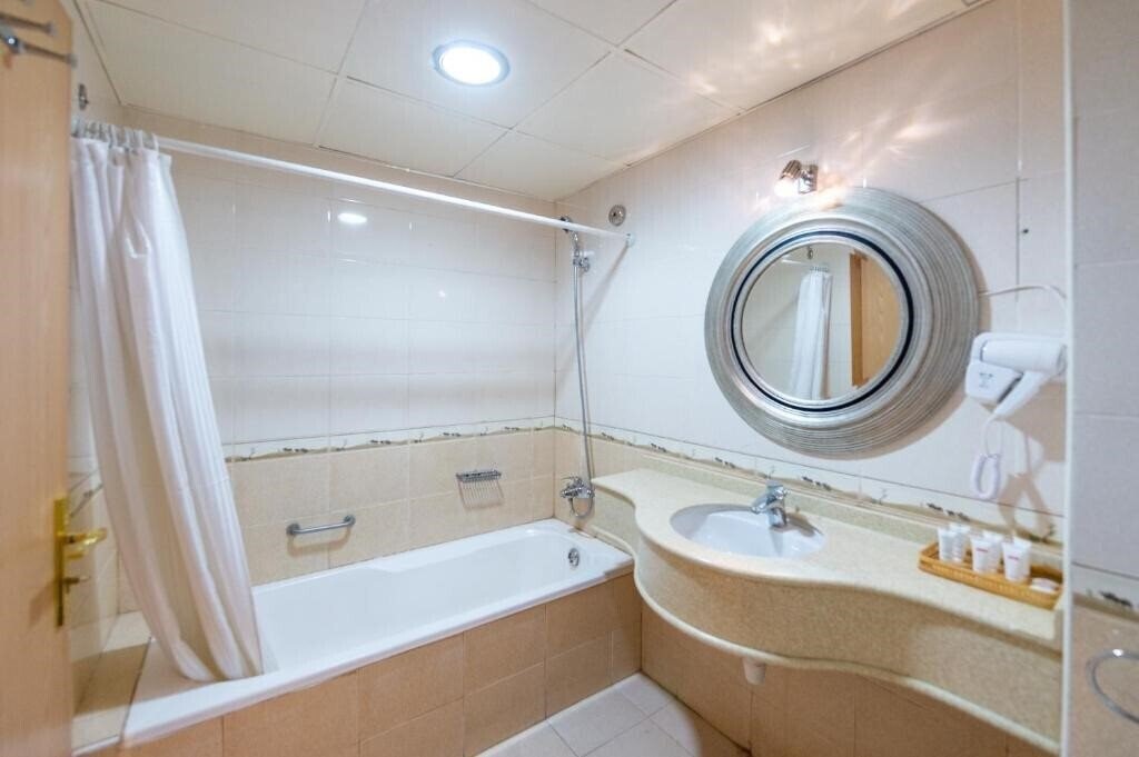 Фотографія Crystal Plaza Hotel Sharjah 2*