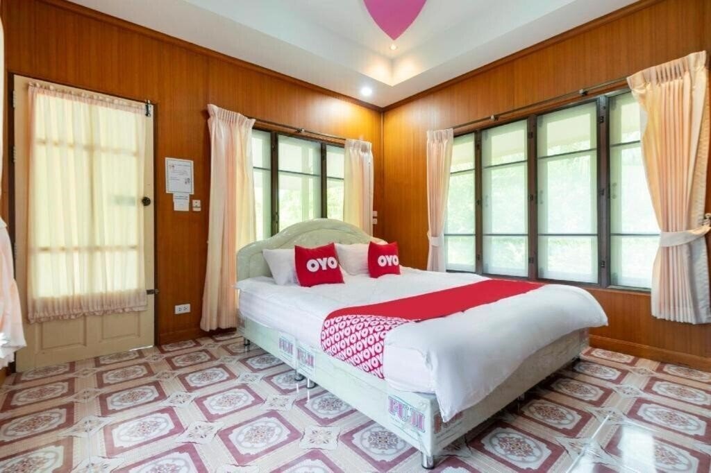 Готель Oyo 1062 Baanrai Kongjaroen 3*