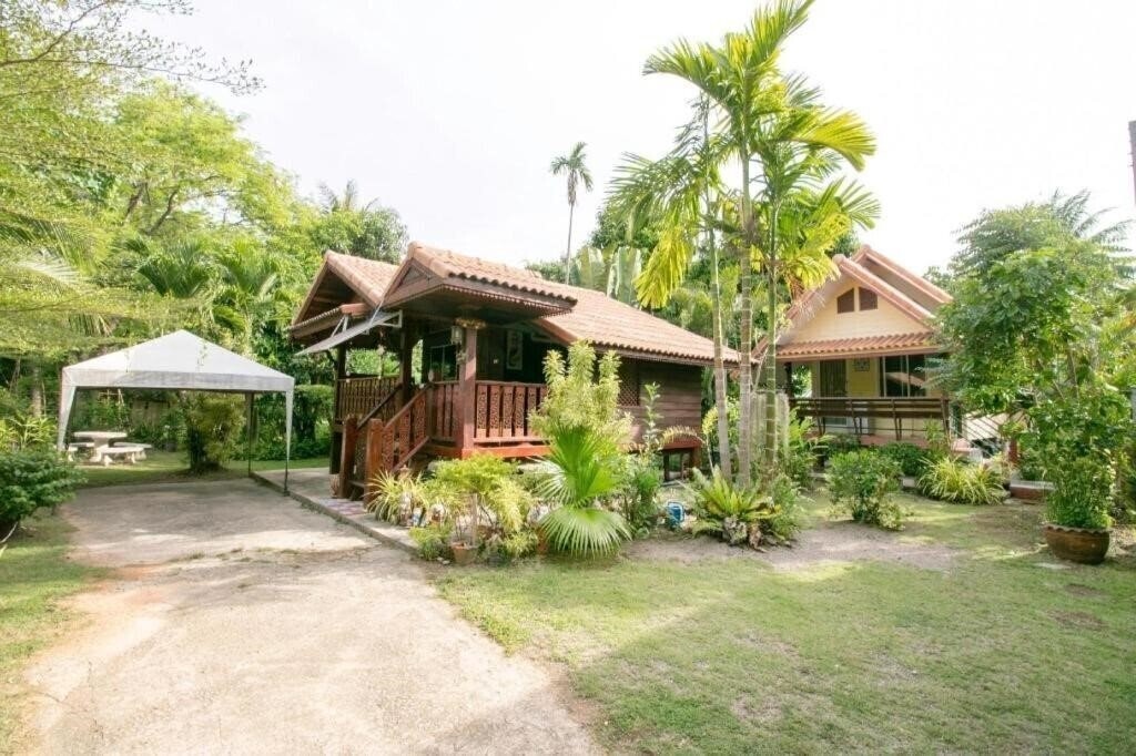 Фотографія Oyo 1062 Baanrai Kongjaroen 3*