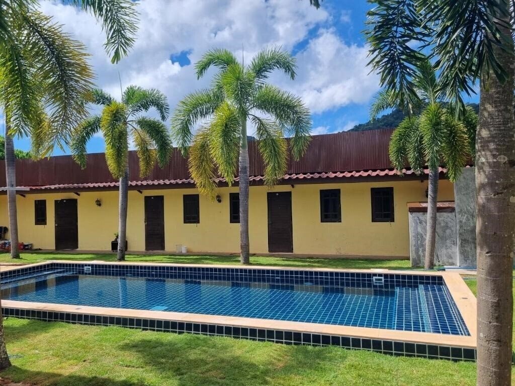 Отель 3 Bees Guesthouse 3*