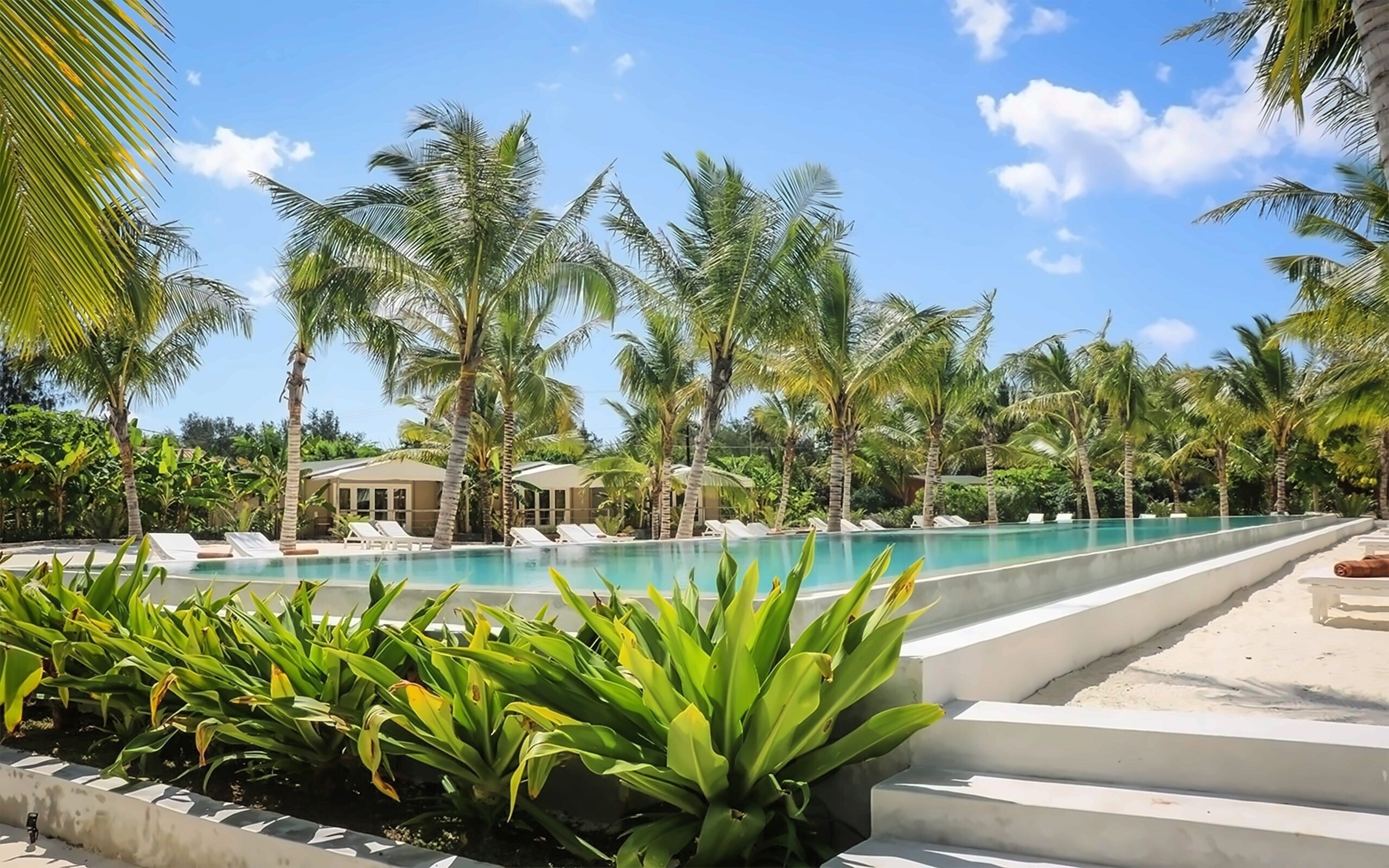 Отель La Luna Suite Apartments 3*