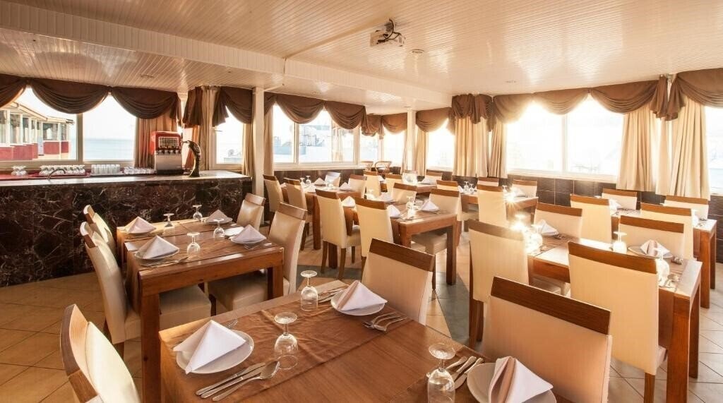 Готель Galaxy Beach Hotel 4*