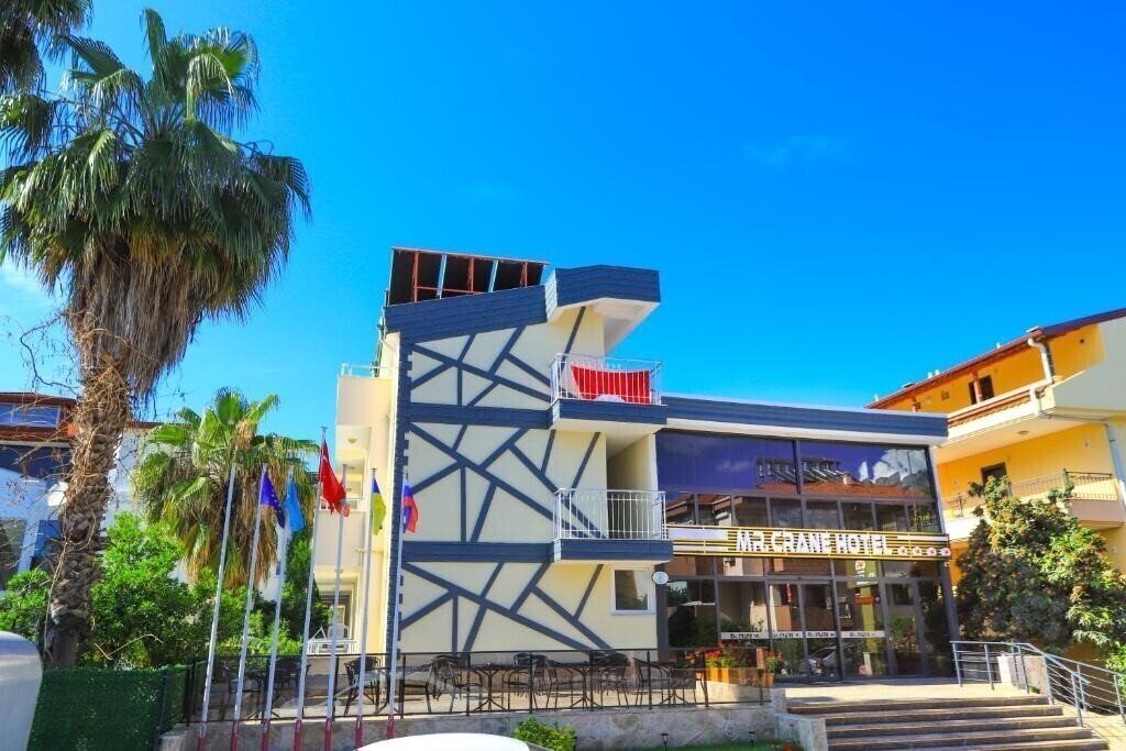 Отель Mr Crane Hotel 4*