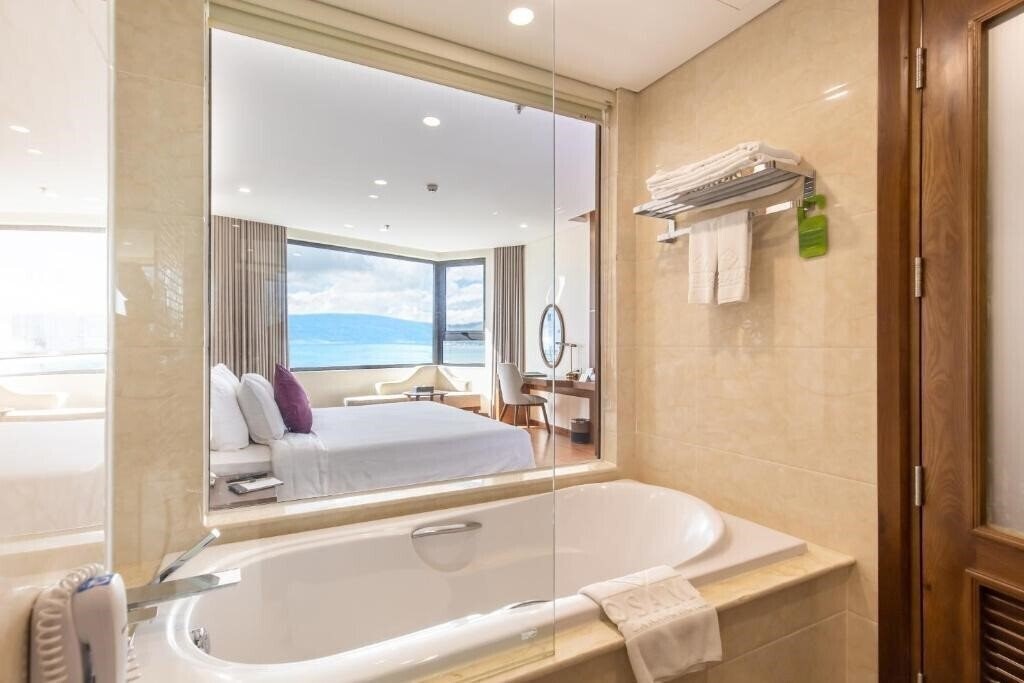 Отель Rosamia Da Nang Hotel 5*