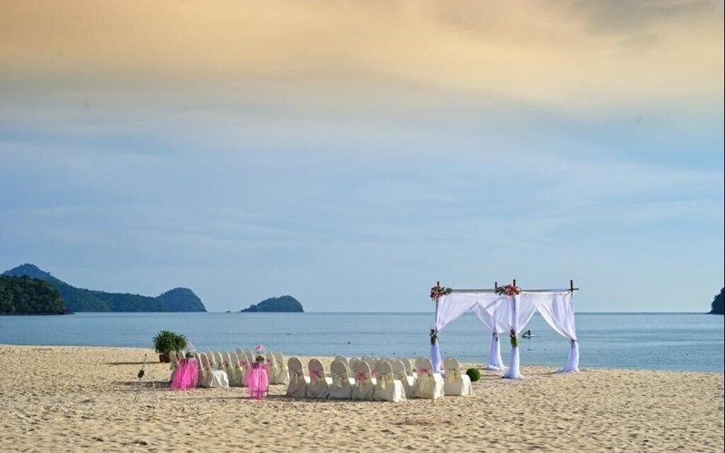 Готель Holiday Villa Beach Resort & SPA 4*